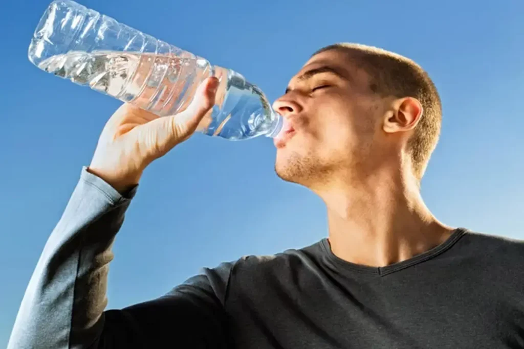 فوائد شرب الماء على الريق للجنس